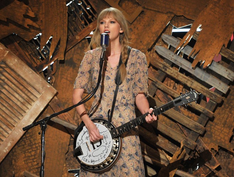 Taylor Swift at 54th Annual Grammy Awards — photo 309