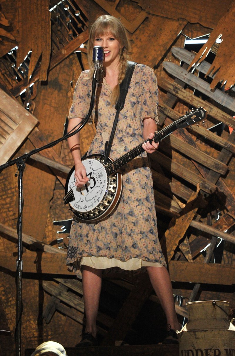 Taylor Swift at 54th Annual Grammy Awards — photo 310