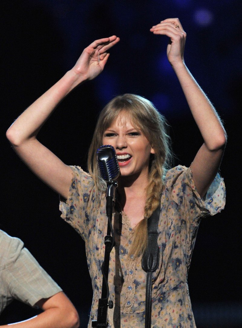 Taylor Swift at 54th Annual Grammy Awards — photo 313