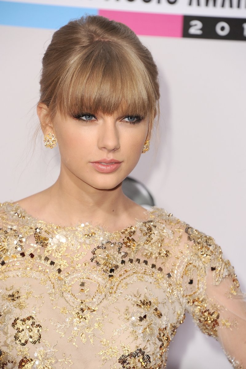 Taylor Swift at 2012 American Music Awards — photo 8