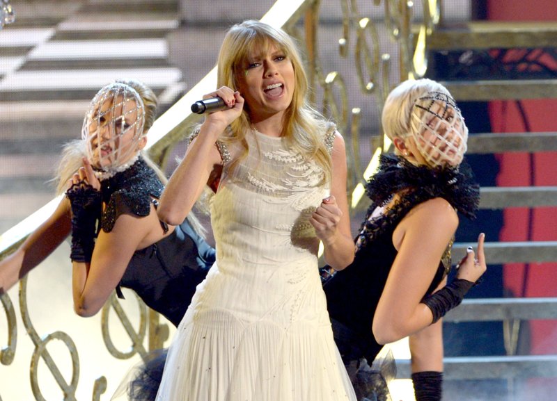 Taylor Swift at 2012 American Music Awards — photo 270