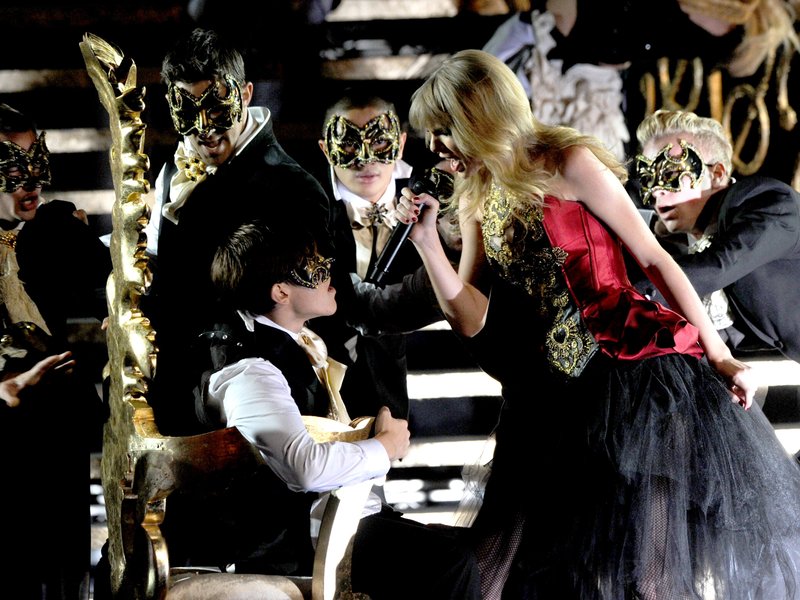 Taylor Swift at 2012 American Music Awards — photo 273