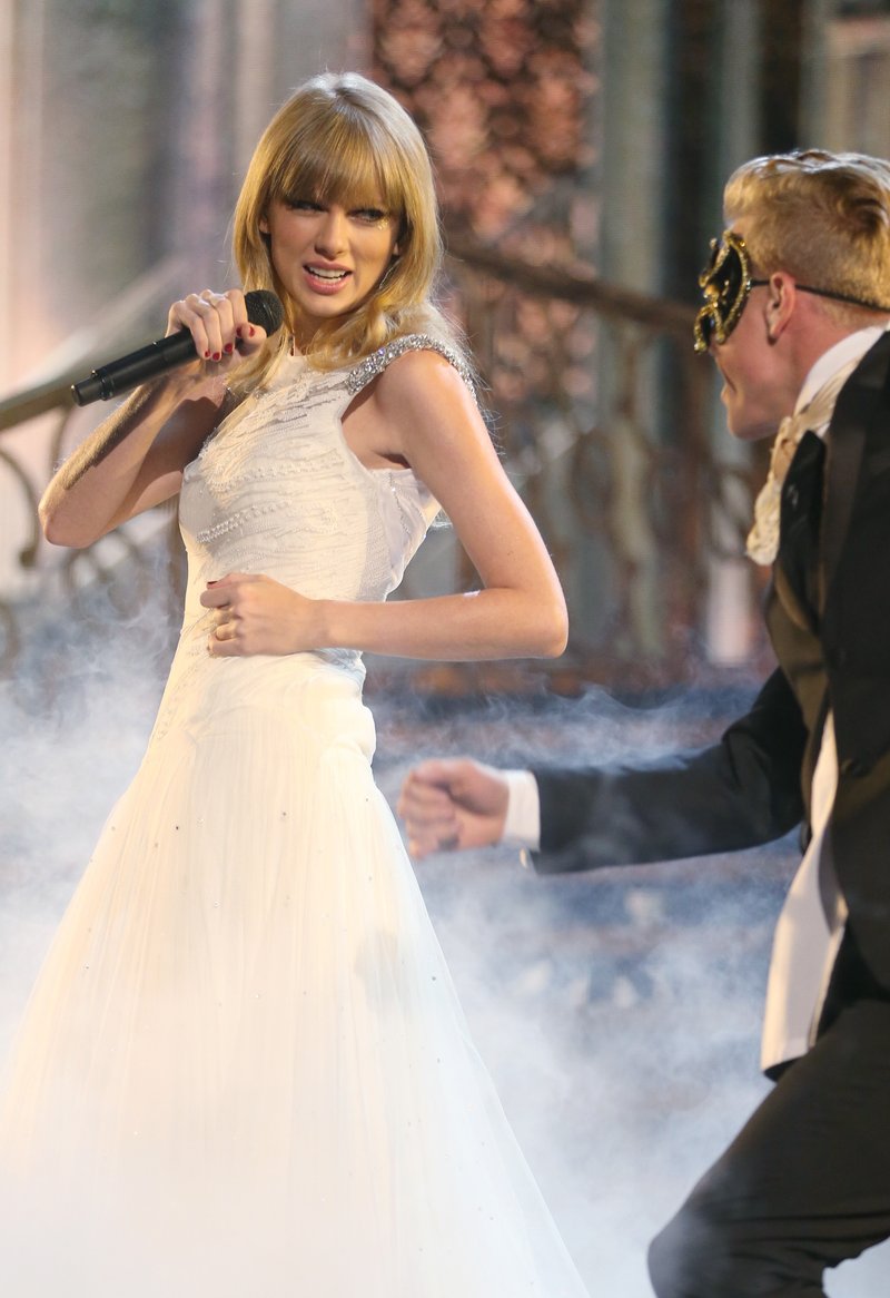 Taylor Swift at 2012 American Music Awards — photo 279
