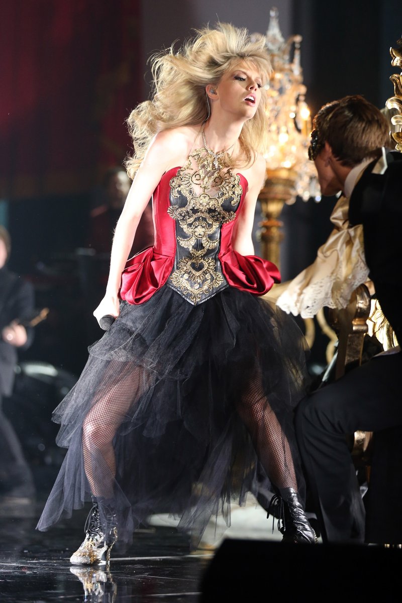 Taylor Swift at 2012 American Music Awards — photo 282