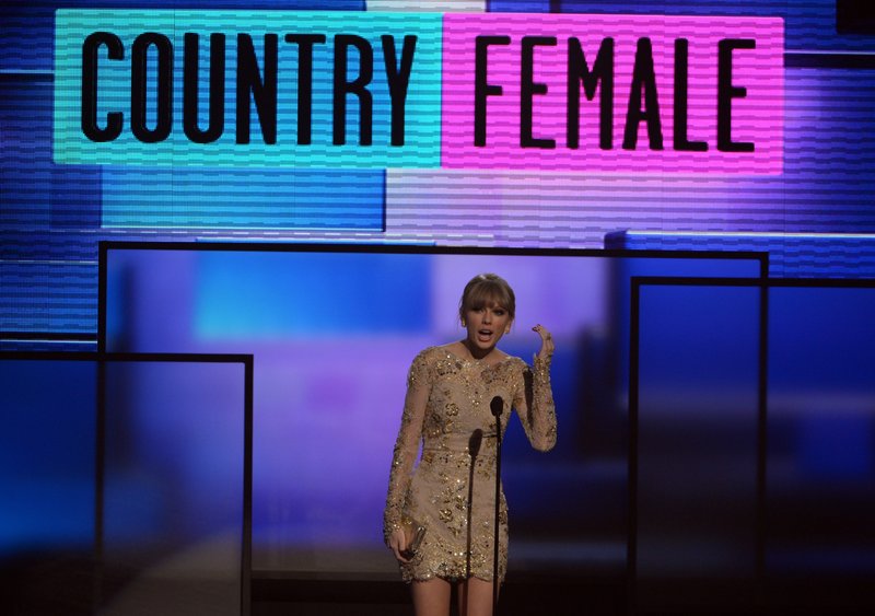 Taylor Swift at 2012 American Music Awards — photo 286