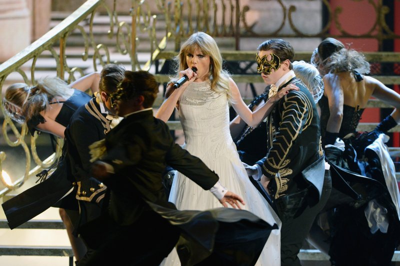 Taylor Swift at 2012 American Music Awards — photo 305