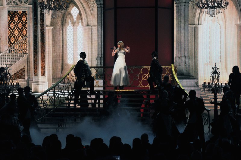 Taylor Swift at 2012 American Music Awards — photo 310