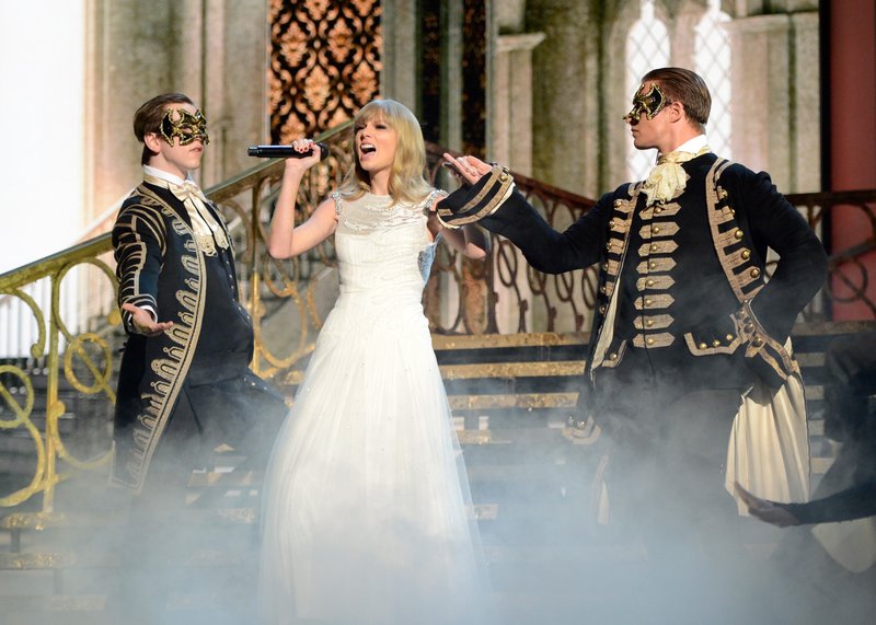 Taylor Swift at 2012 American Music Awards — photo 328