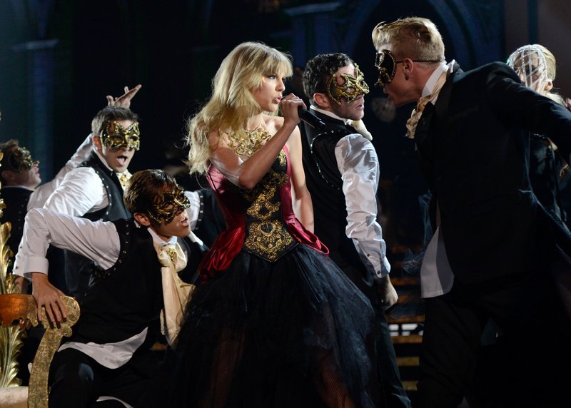 Taylor Swift at 2012 American Music Awards — photo 333