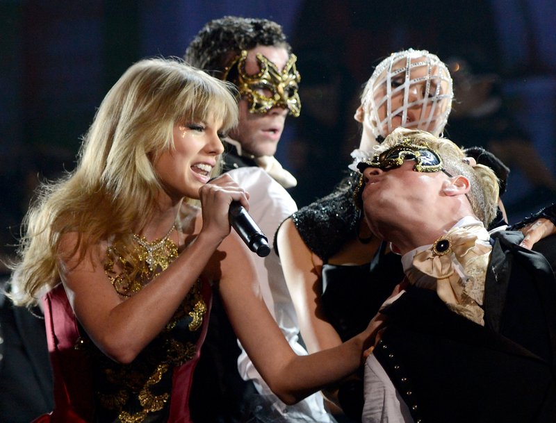 Taylor Swift at 2012 American Music Awards — photo 340