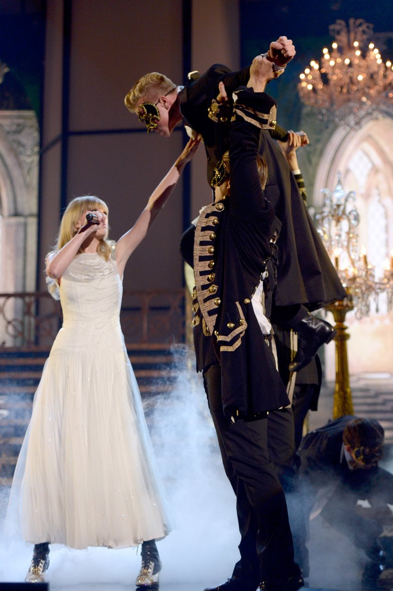Taylor Swift at 2012 American Music Awards — photo 344