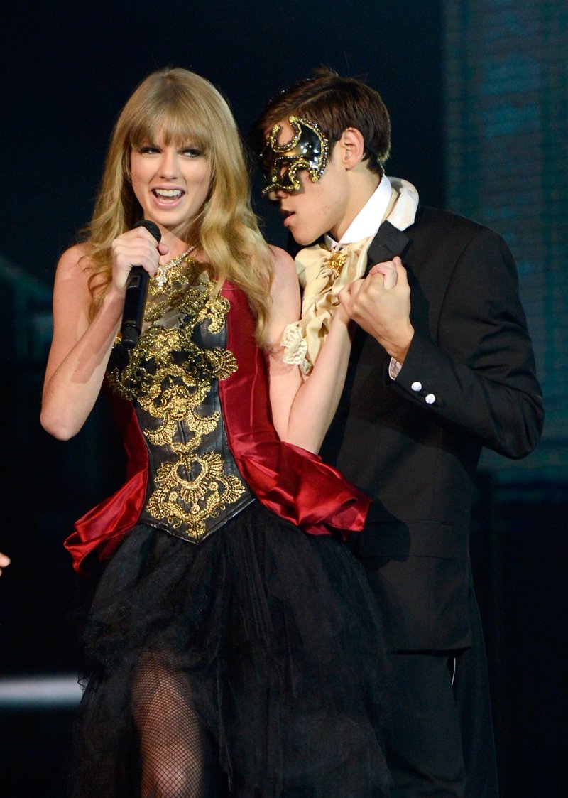 Taylor Swift at 2012 American Music Awards — photo 352