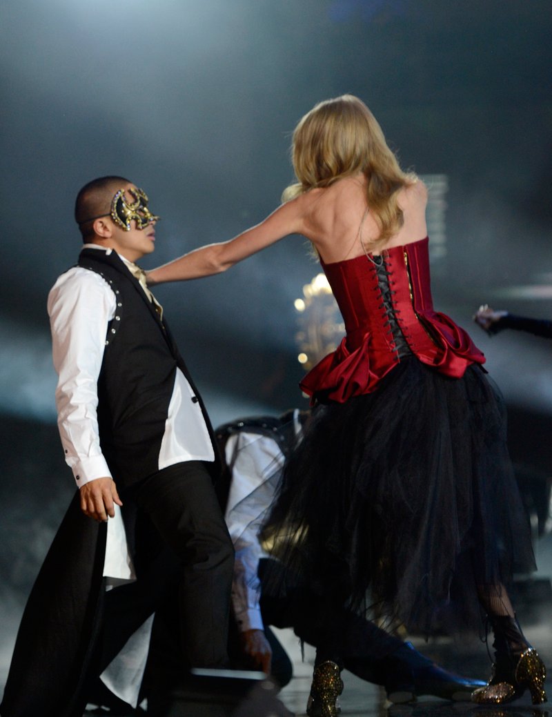 Taylor Swift at 2012 American Music Awards — photo 360