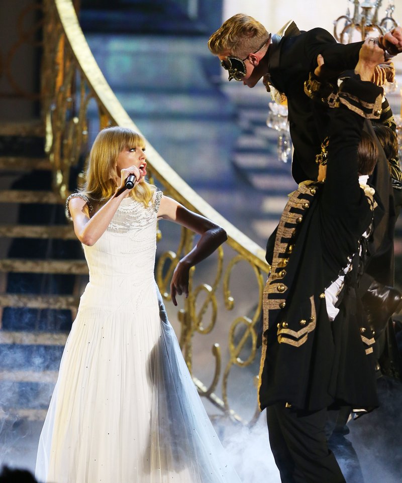 Taylor Swift at 2012 American Music Awards — photo 389