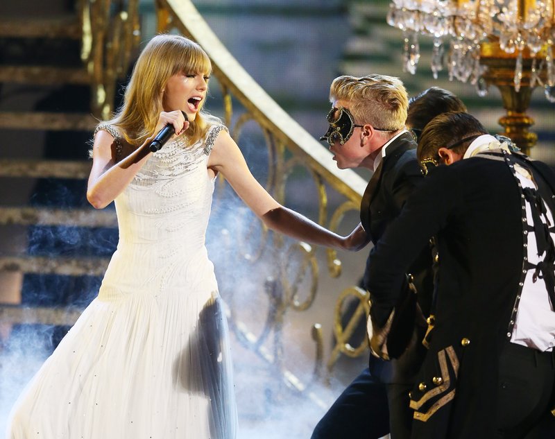Taylor Swift at 2012 American Music Awards — photo 394