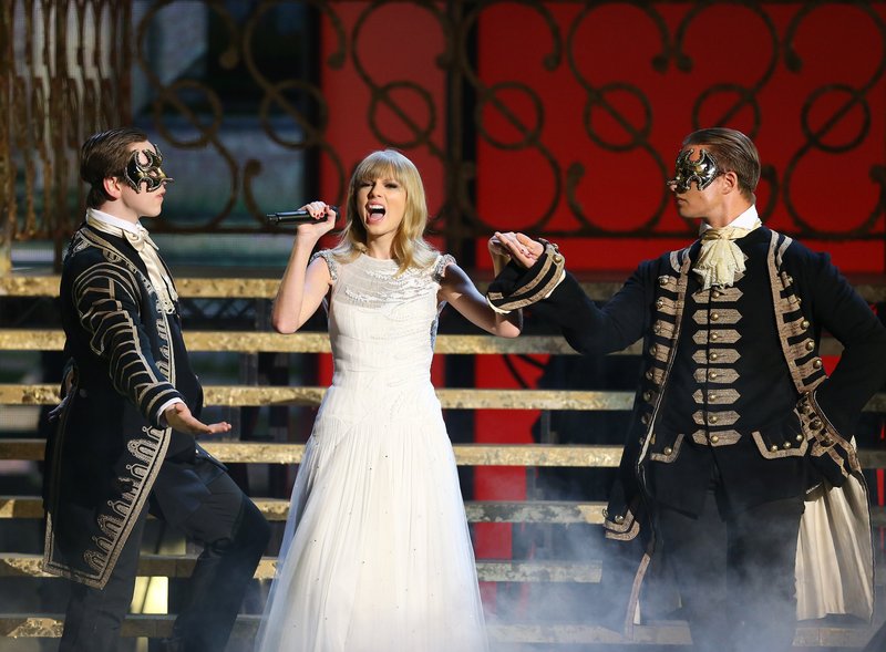 Taylor Swift at 2012 American Music Awards — photo 395