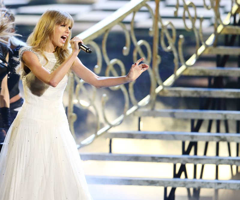 Taylor Swift at 2012 American Music Awards — photo 400