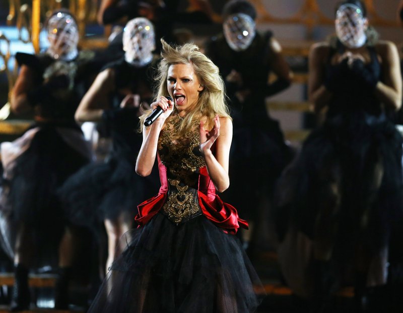 Taylor Swift at 2012 American Music Awards — photo 409