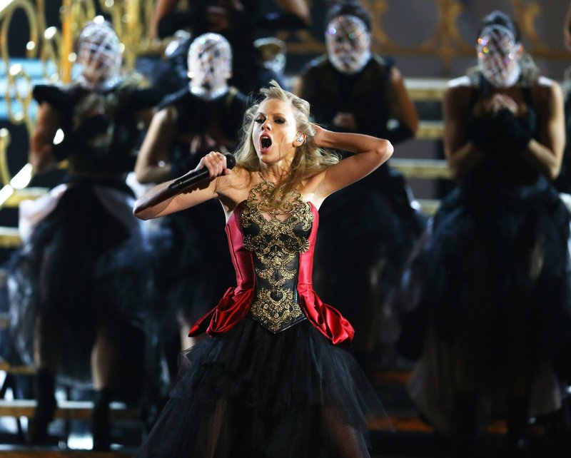 Taylor Swift at 2012 American Music Awards — photo 412