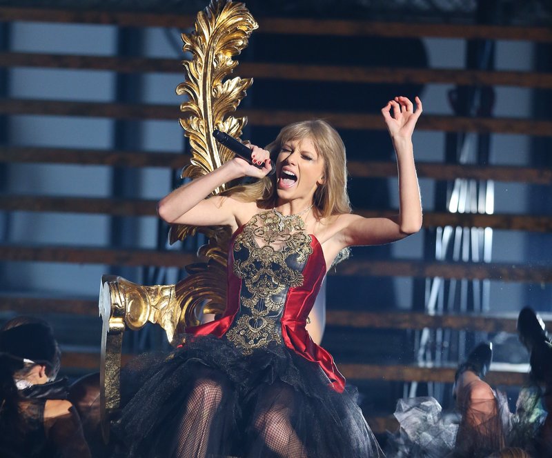 Taylor Swift at 2012 American Music Awards — photo 413