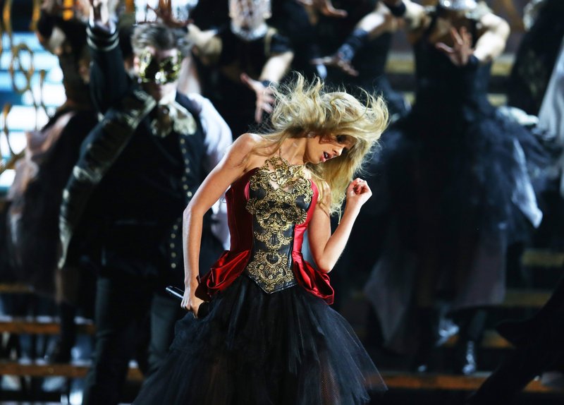 Taylor Swift at 2012 American Music Awards — photo 418