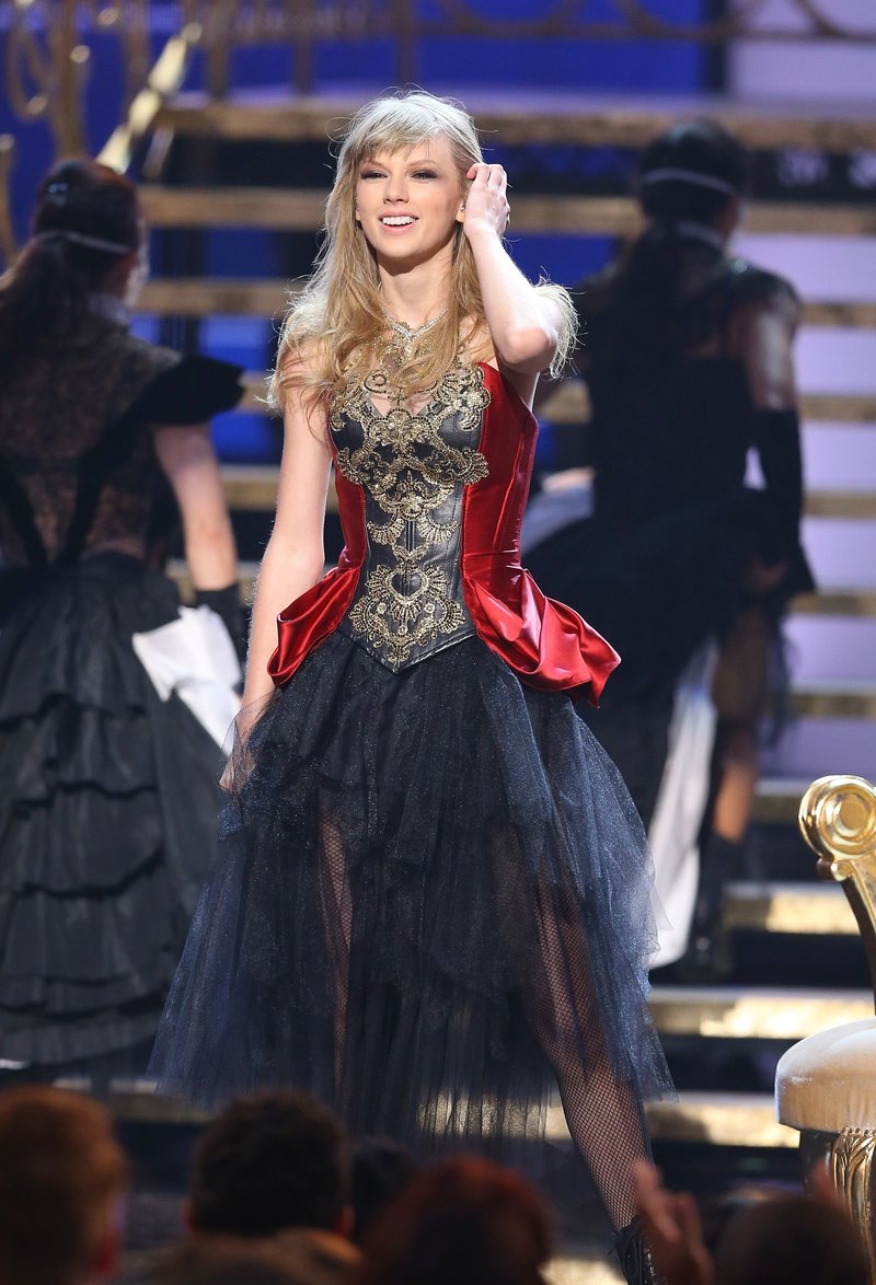 Taylor Swift at 2012 American Music Awards — photo 420