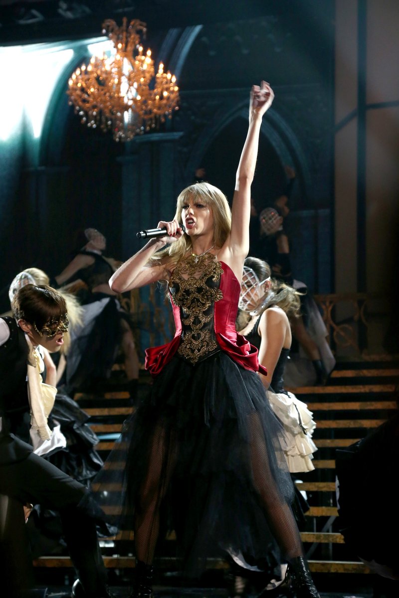 Taylor Swift at 2012 American Music Awards — photo 429