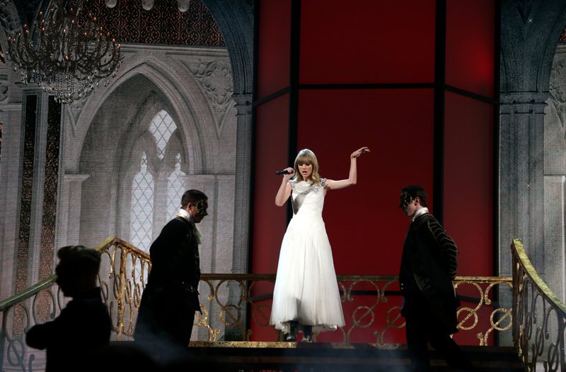 Taylor Swift at 2012 American Music Awards — photo 439