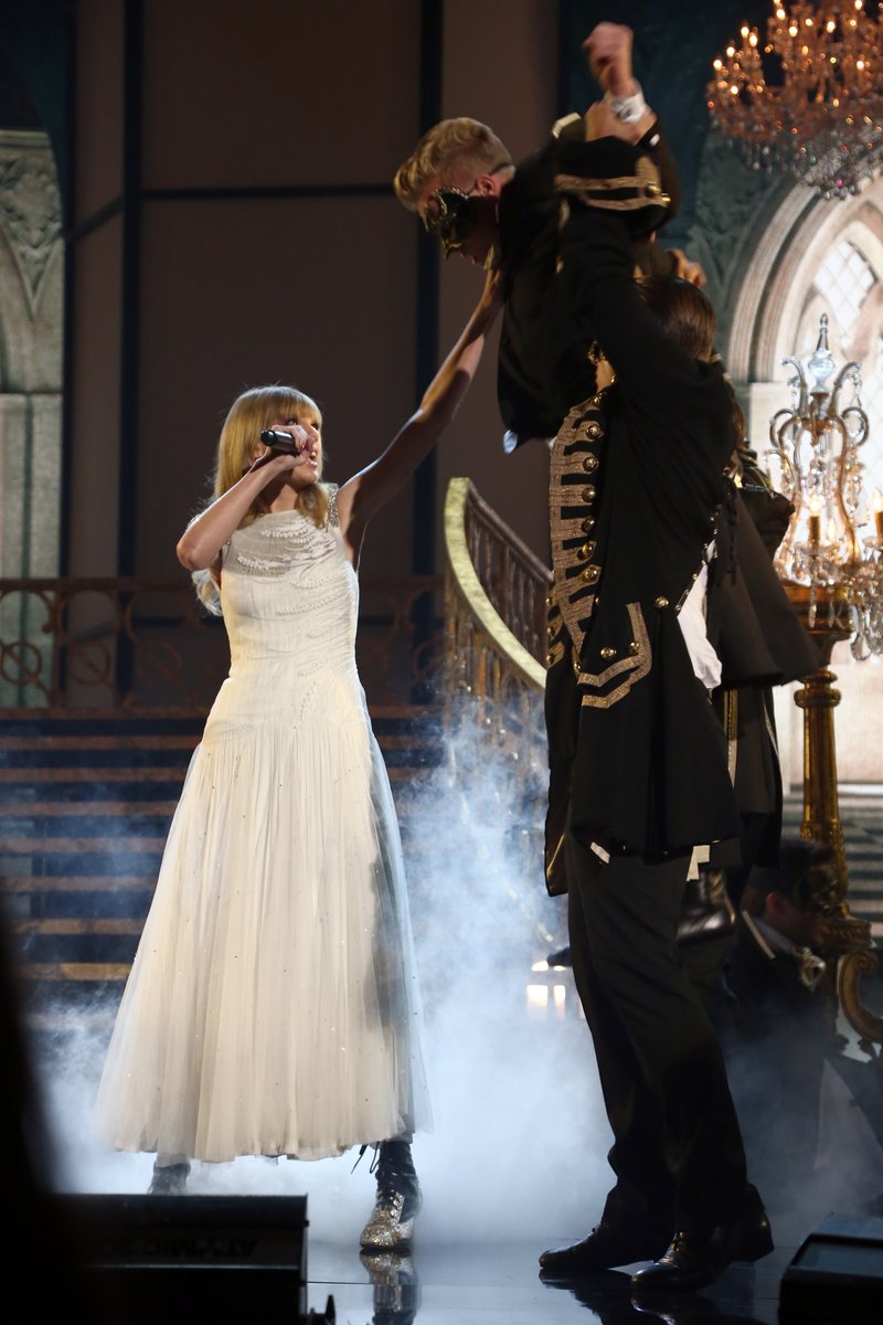 Taylor Swift at 2012 American Music Awards — photo 440