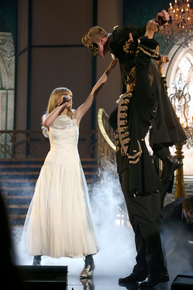 Taylor Swift at 2012 American Music Awards — photo 445