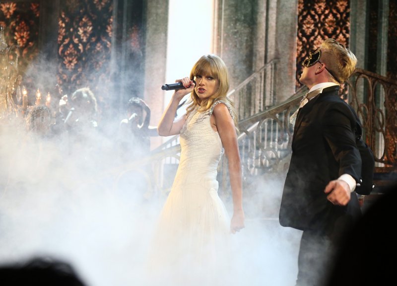 Taylor Swift at 2012 American Music Awards — photo 446