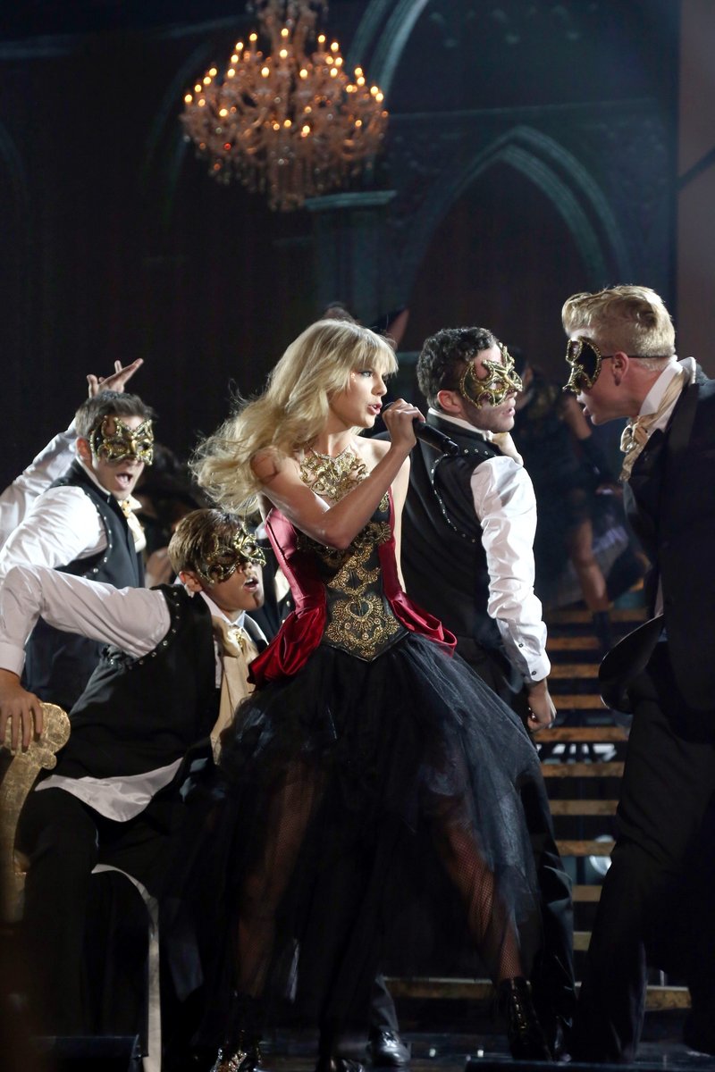 Taylor Swift at 2012 American Music Awards — photo 449