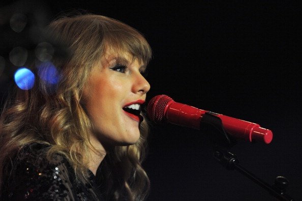 Taylor Swift at BBC Radio 1 Teen Awards — photo 48