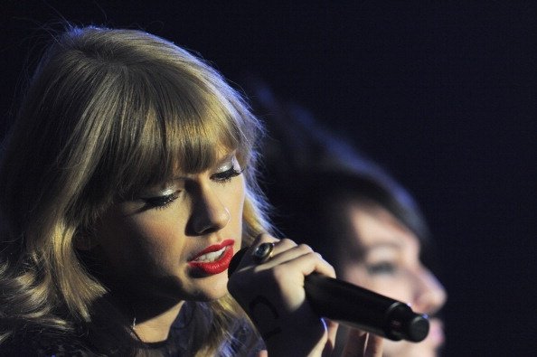 Taylor Swift at BBC Radio 1 Teen Awards — photo 52