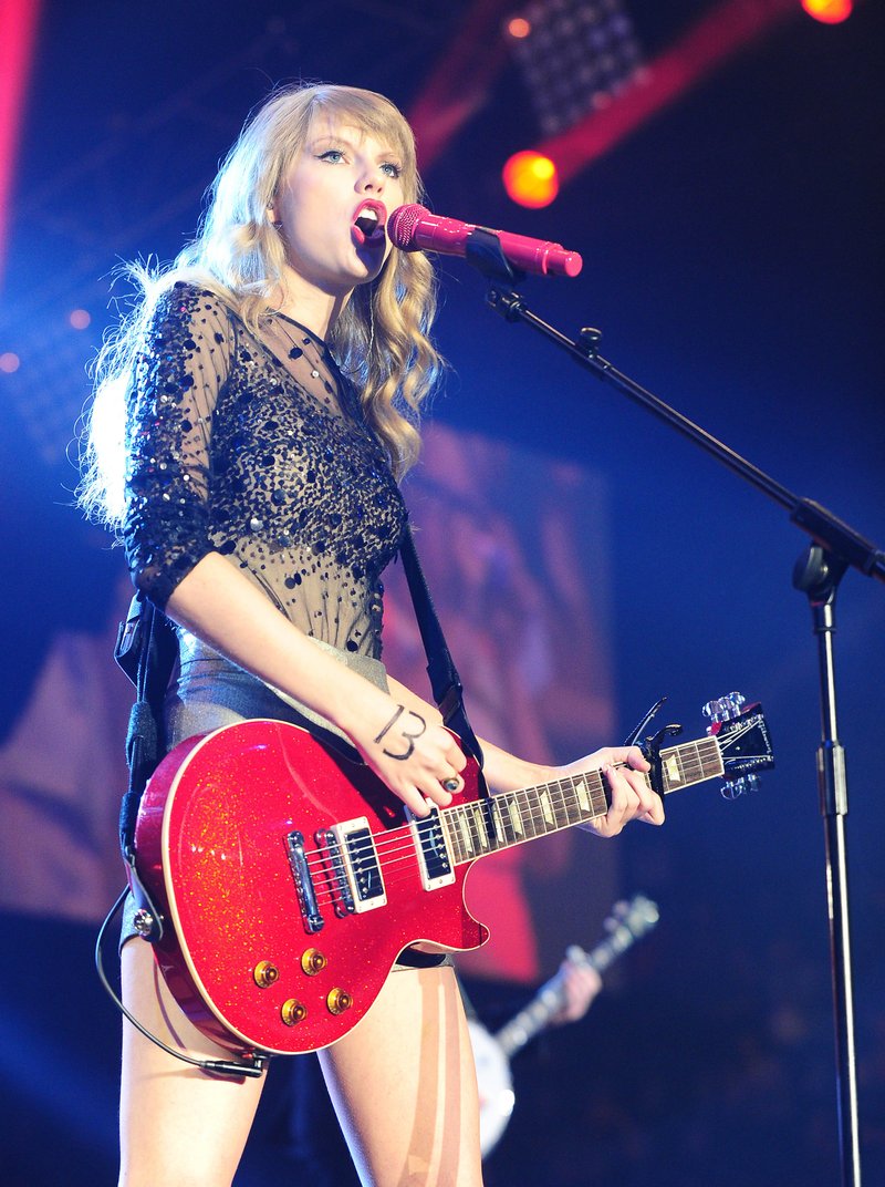 Taylor Swift at BBC Radio 1 Teen Awards — photo 70