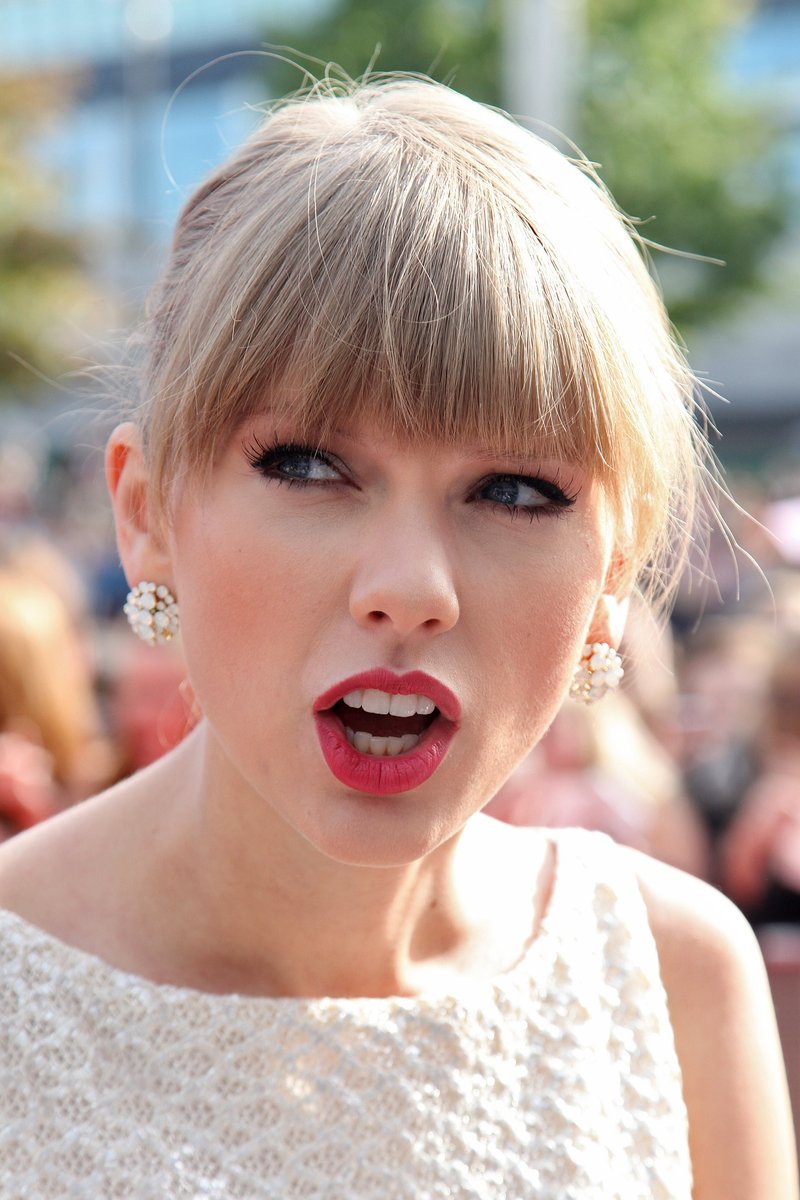 Taylor Swift at BBC Radio 1 Teen Awards — photo 86