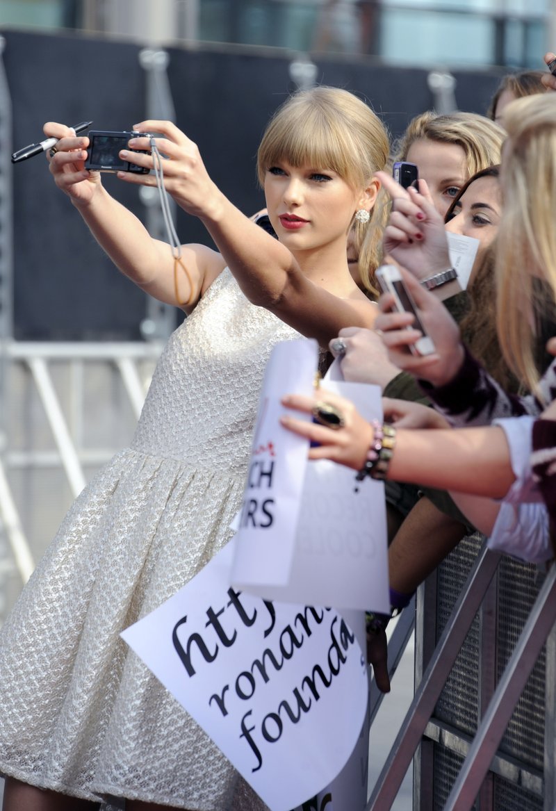 Taylor Swift at BBC Radio 1 Teen Awards — photo 107