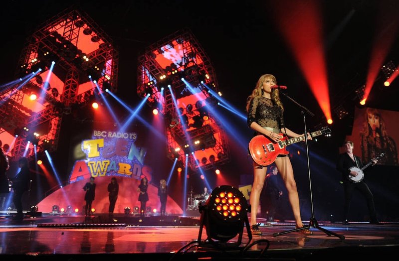 Taylor Swift at BBC Radio 1 Teen Awards — photo 254