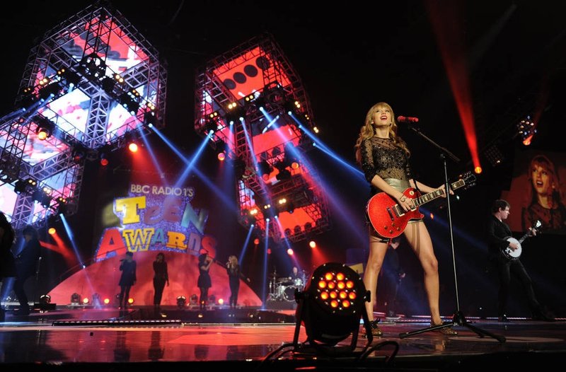 Taylor Swift at BBC Radio 1 Teen Awards — photo 256