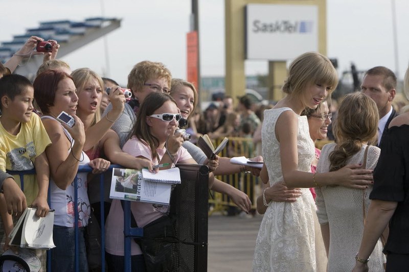 Taylor Swift at 2012 CCMA Awards — photo 13