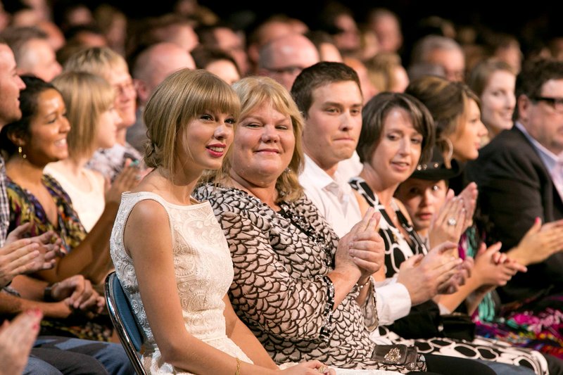 Taylor Swift at 2012 CCMA Awards — photo 31