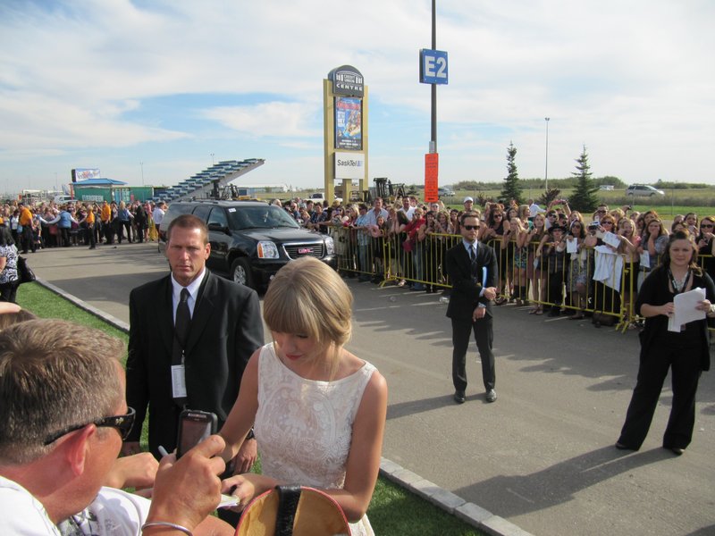 Taylor Swift at 2012 CCMA Awards — photo 32