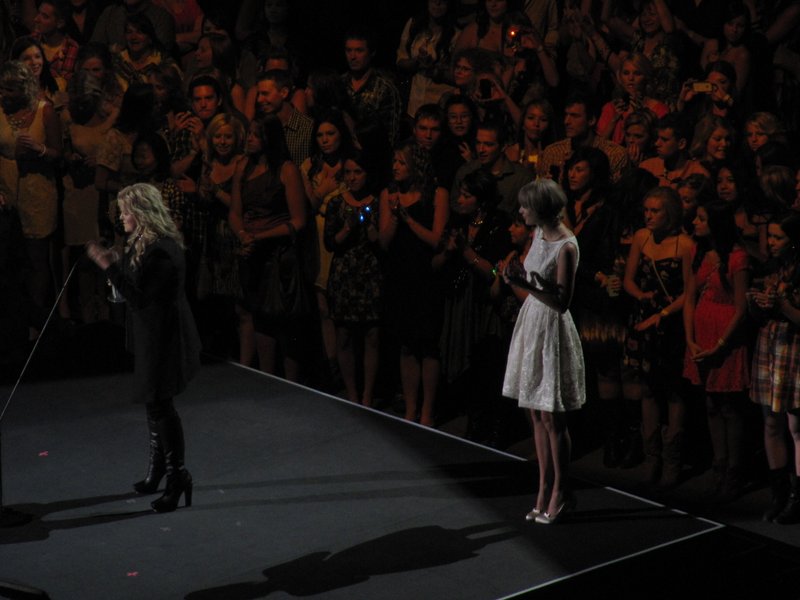 Taylor Swift at 2012 CCMA Awards — photo 38