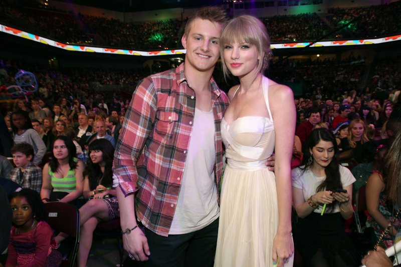 Taylor Swift at 2012 Kids' Choice Awards — photo 27