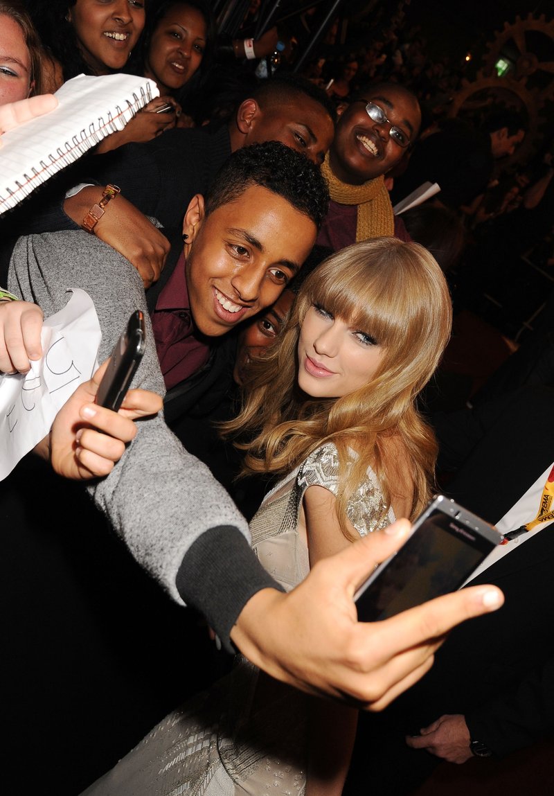 Taylor Swift at 2012 MTV Europe Music Awards — photo 35