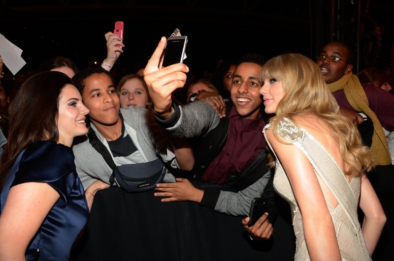 Taylor Swift at 2012 MTV Europe Music Awards — photo 45