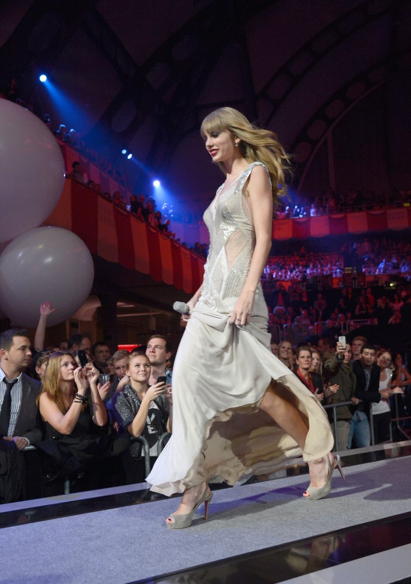 Taylor Swift at 2012 MTV Europe Music Awards — photo 98