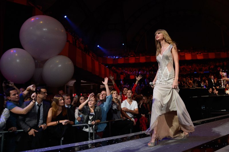 Taylor Swift at 2012 MTV Europe Music Awards — photo 120