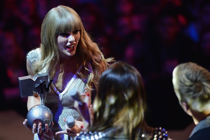 Taylor Swift at 2012 MTV Europe Music Awards — photo 121
