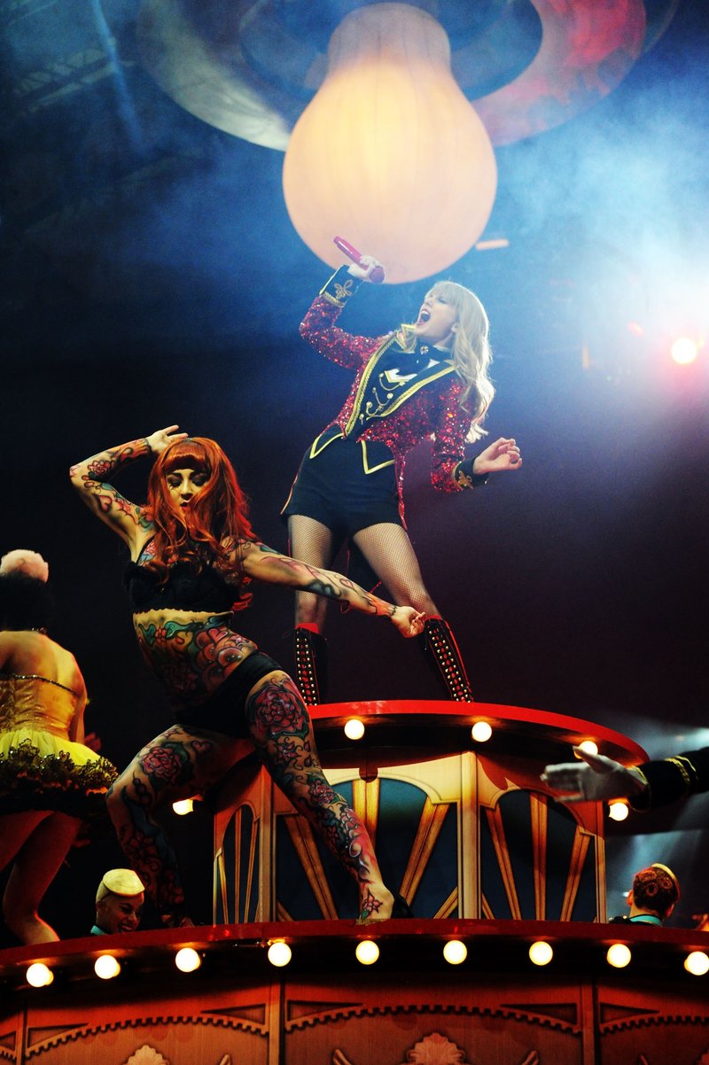 Taylor Swift at 2012 MTV Europe Music Awards — photo 141